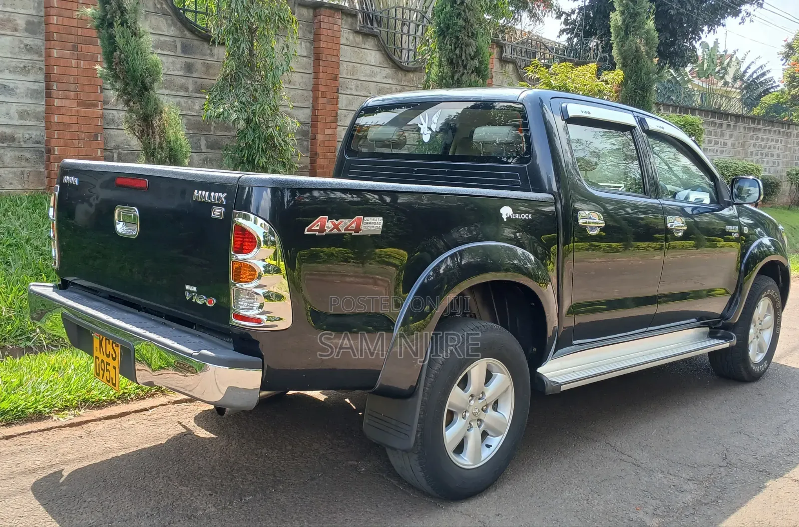 Toyota Hilux 2011 Black