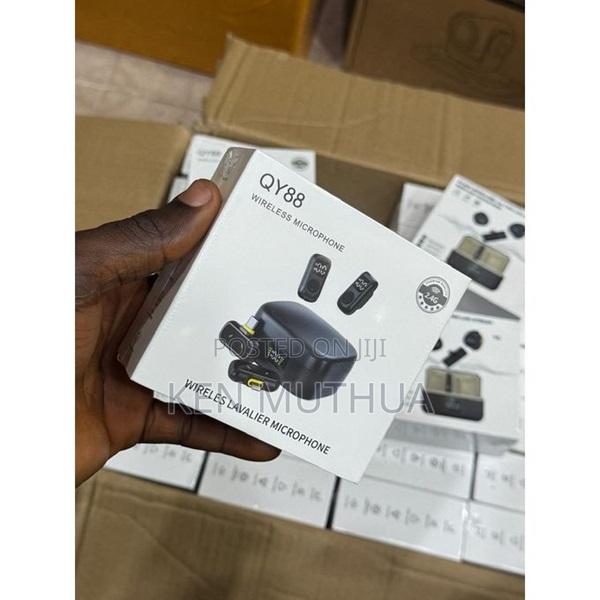 Qy88 Wireless Lavalier Microphone