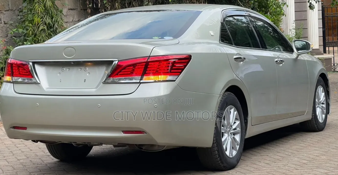 Toyota Crown 2013 White