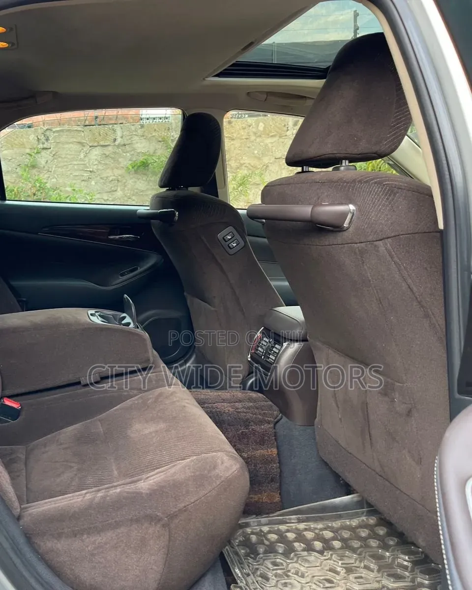 Toyota Crown 2013 White