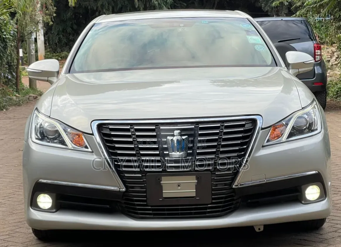 Toyota Crown 2013 White