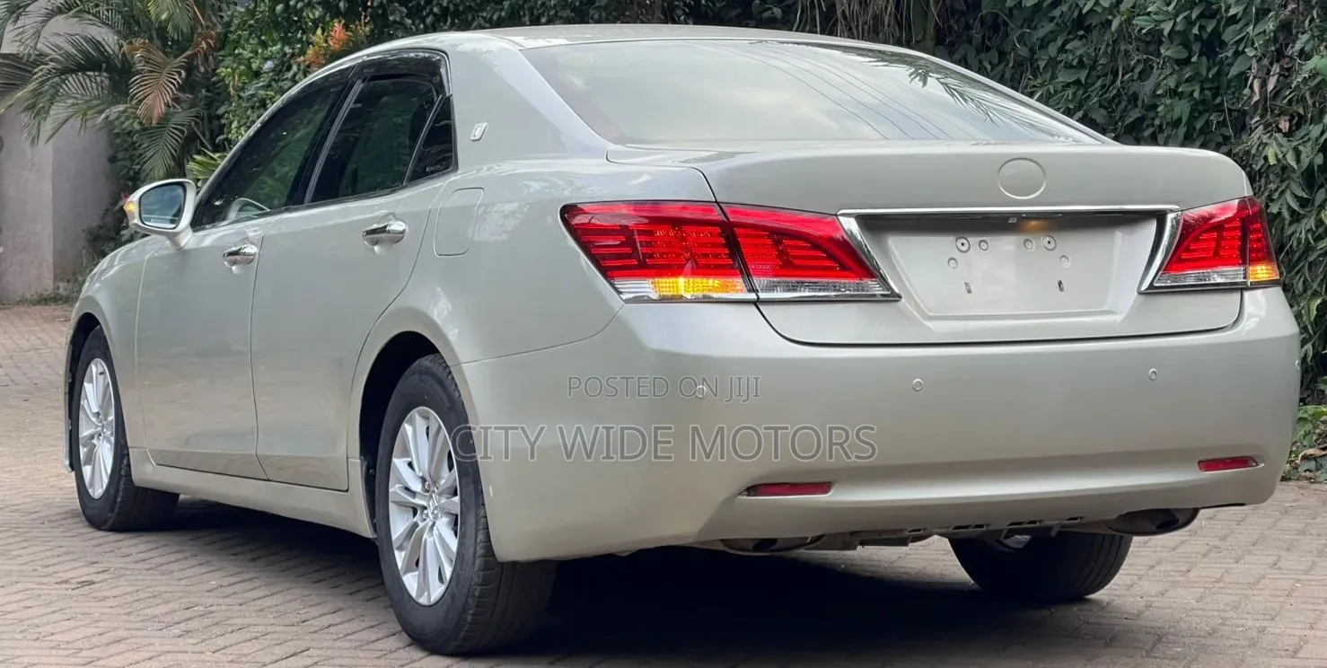 Toyota Crown 2013 White