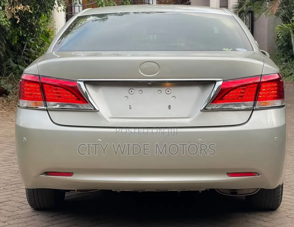 Toyota Crown 2013 White