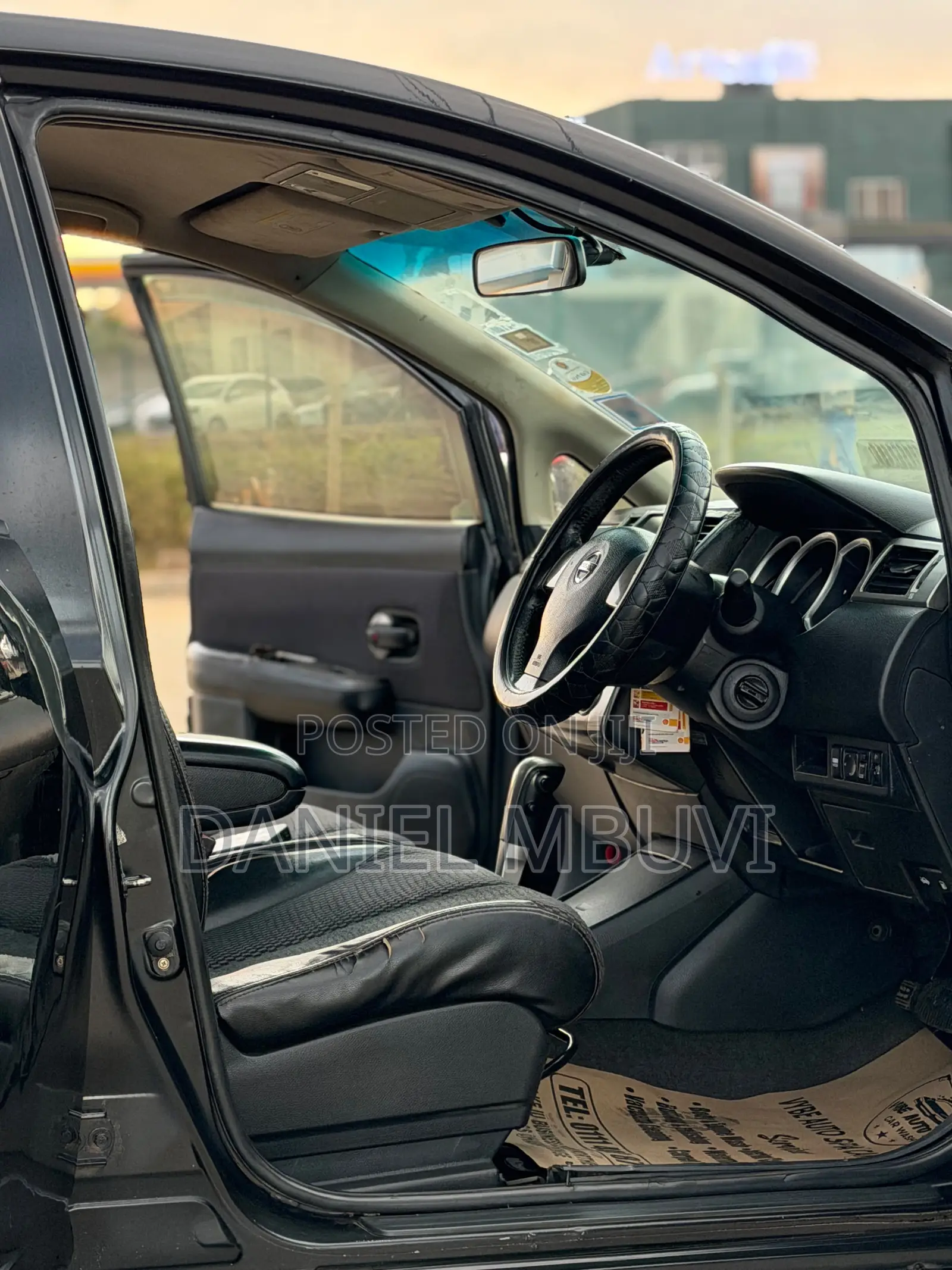 Nissan Tiida 1.6 Hatchback 2012 Black