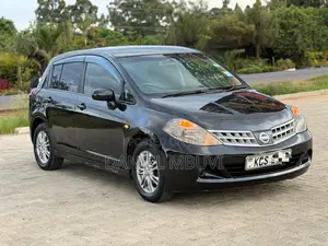 Nissan Tiida 1.6 Hatchback 2012 Black