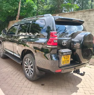 Toyota Land Cruiser Prado 2017 Black