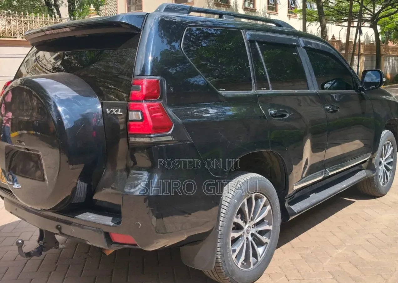 Toyota Land Cruiser Prado 2017 Black