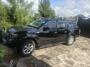 Nissan Navara 2010 Black