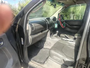 Nissan Navara 2010 Black