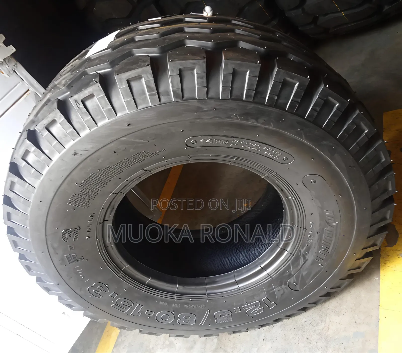12.5/80-15.3 Roadhiker Tyre 14pr.