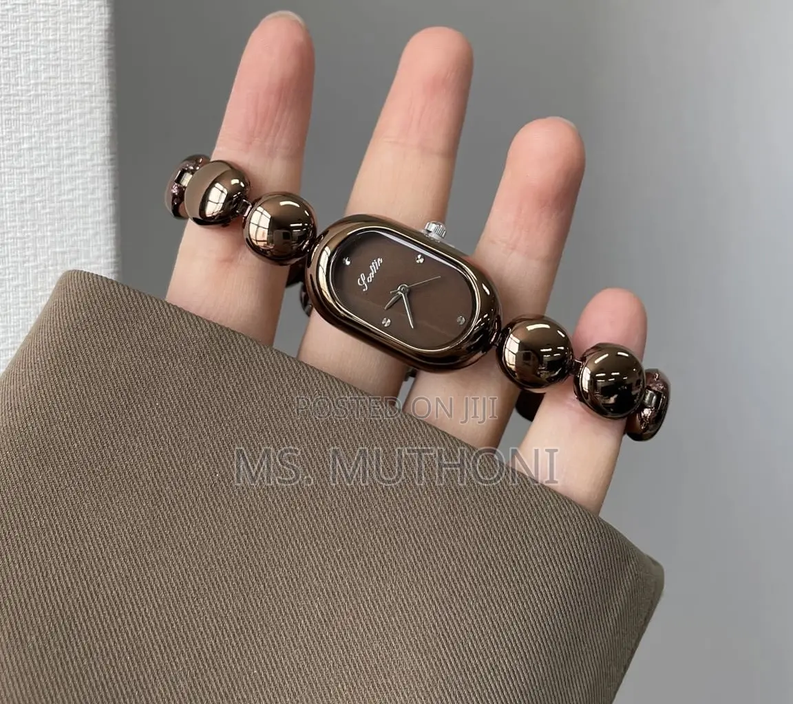 Minimalist Oval Dial With a Dainty Bracelet Scottie Ladies