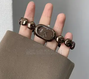 Minimalist Oval Dial With a Dainty Bracelet Scottie Ladies