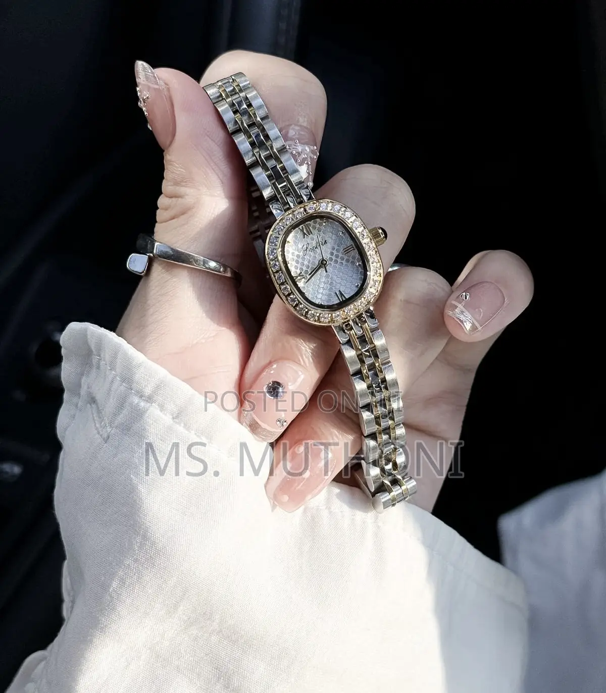 Textured Dial and a Diamond-Studded Bezel. Scottie Ladies Watch