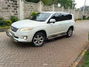 Toyota Vanguard 2010 White