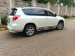 Toyota Vanguard 2010 White