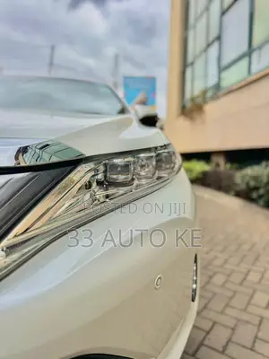 Toyota Harrier 2.0 2019 White