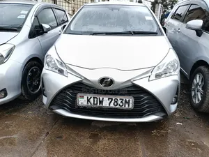 Toyota Vitz 2017 Silver