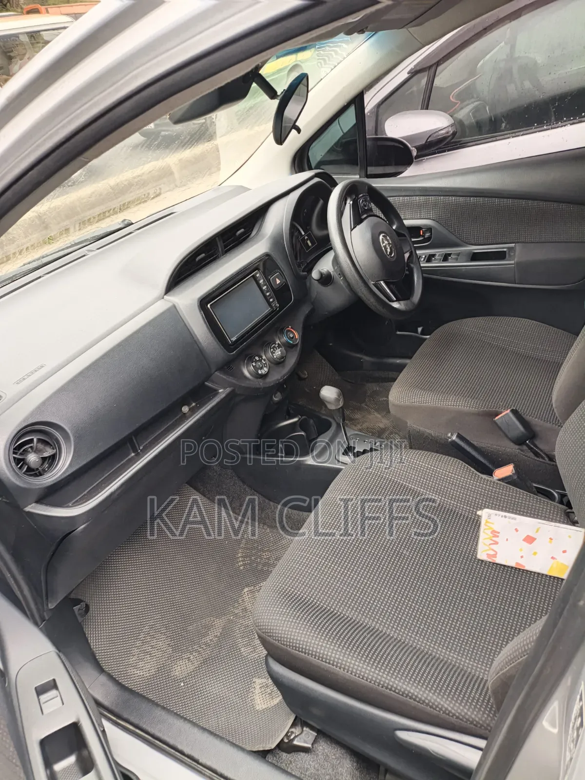 Toyota Vitz 2017 Silver