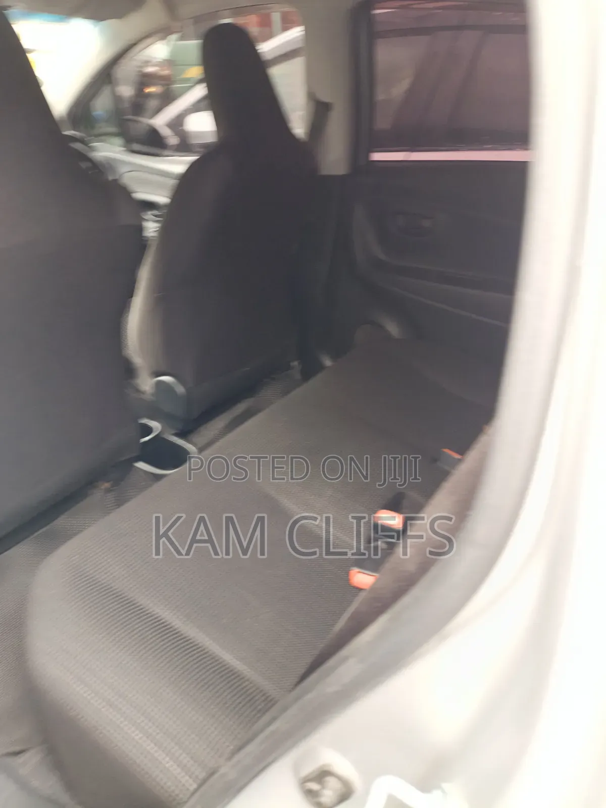 Toyota Vitz 2017 Silver