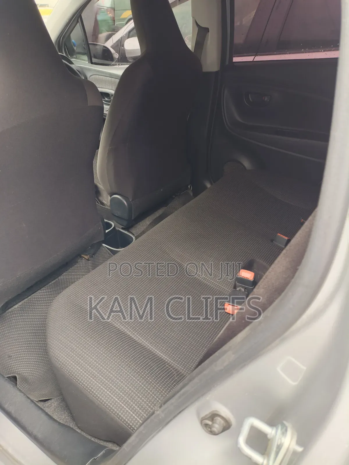 Toyota Vitz 2017 Silver