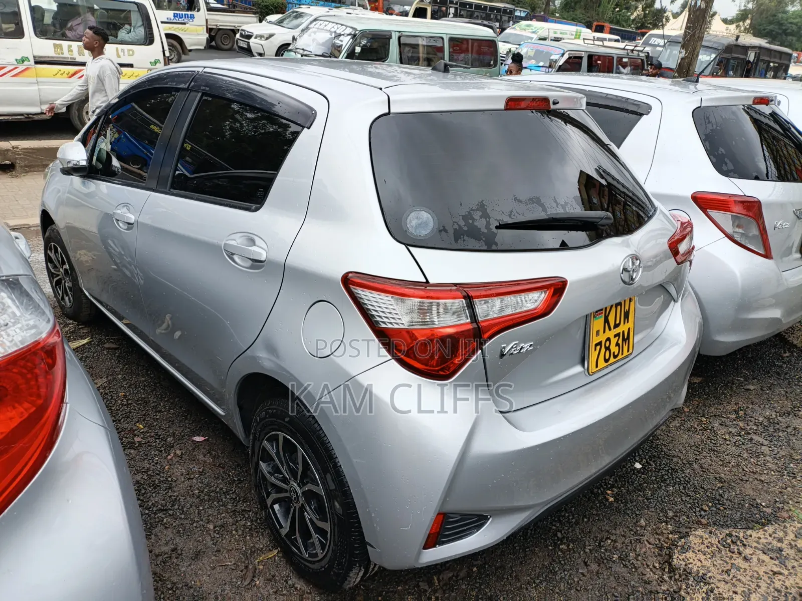 Toyota Vitz 2017 Silver
