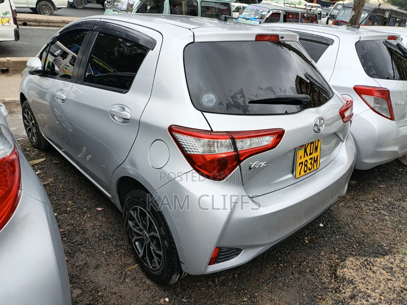 Toyota Vitz 2017 Silver