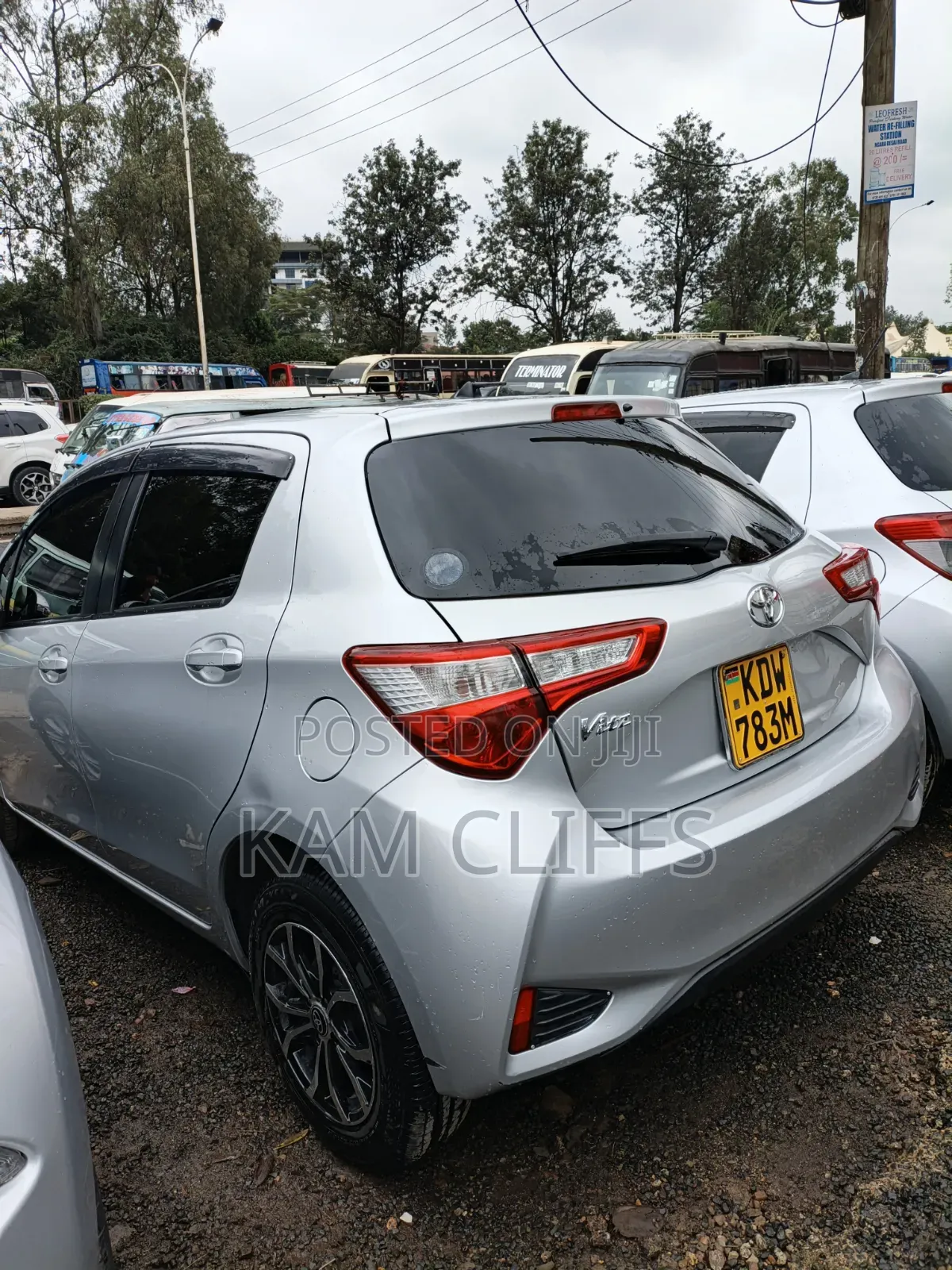 Toyota Vitz 2017 Silver