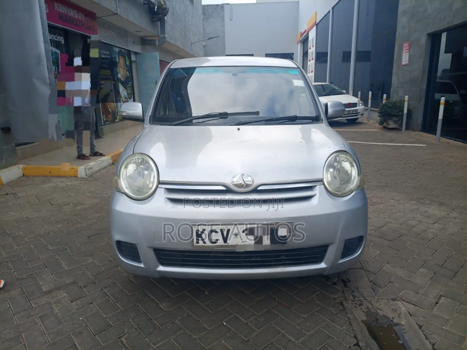 Toyota Sienta 2013 Silver