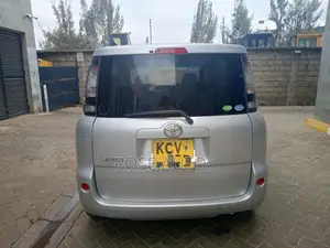Toyota Sienta 2013 Silver