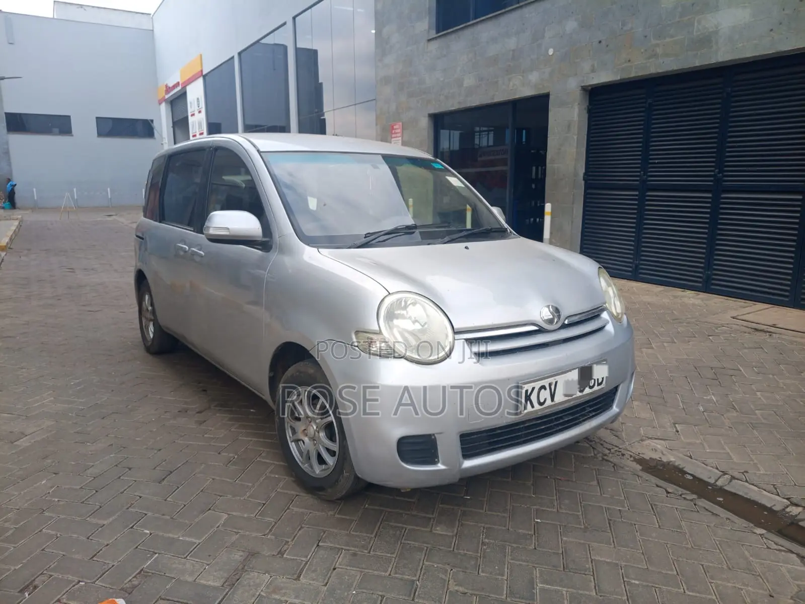 Toyota Sienta 2013 Silver