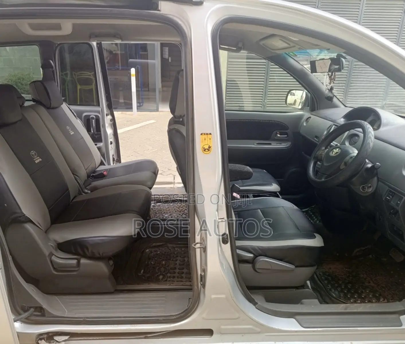 Toyota Sienta 2013 Silver