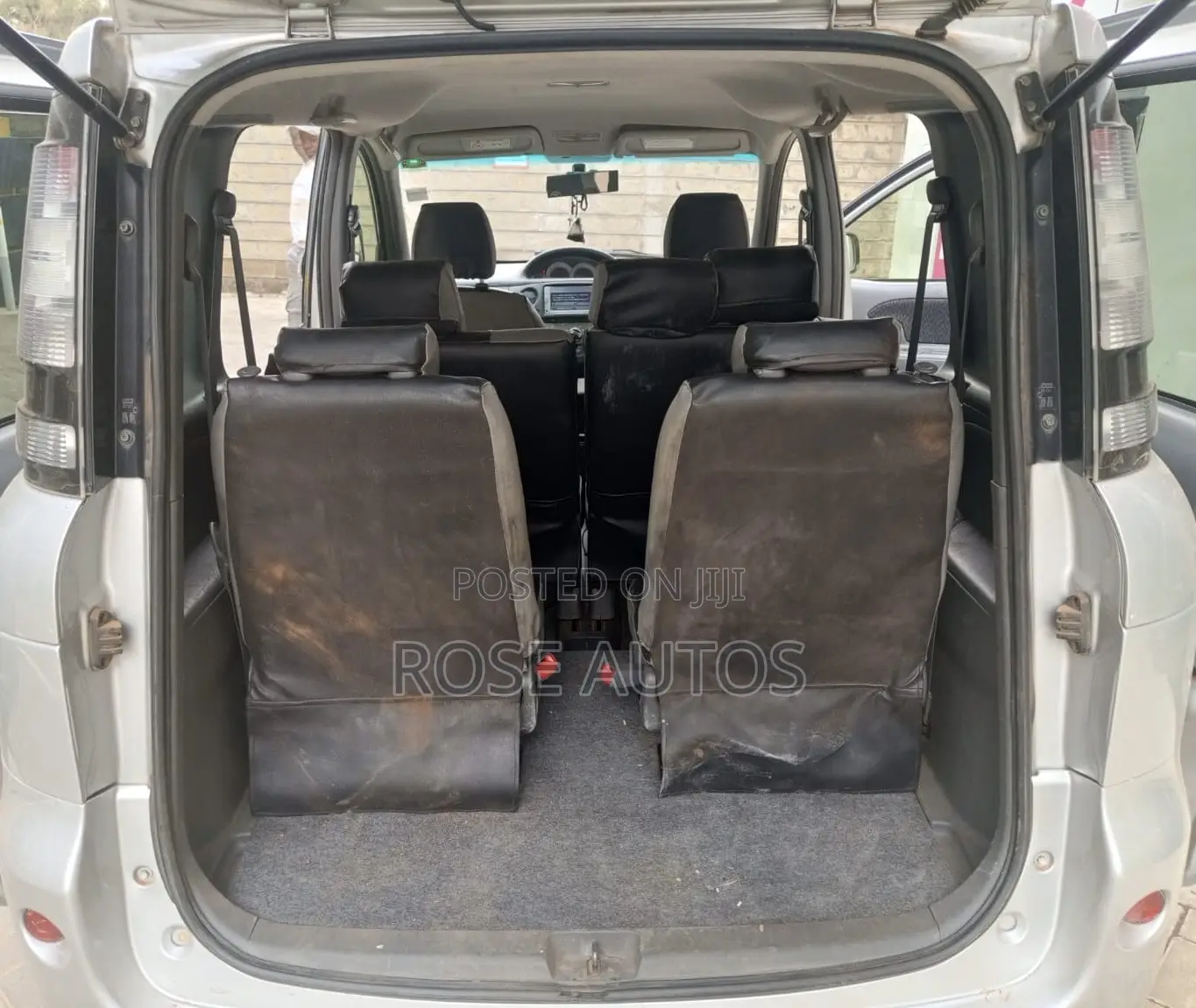 Toyota Sienta 2013 Silver