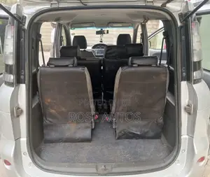 Toyota Sienta 2013 Silver
