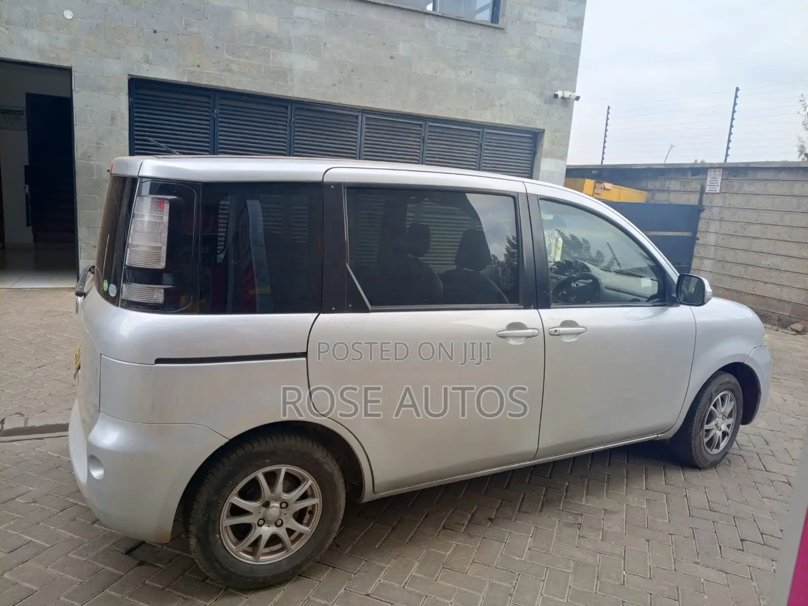 Toyota Sienta 2013 Silver