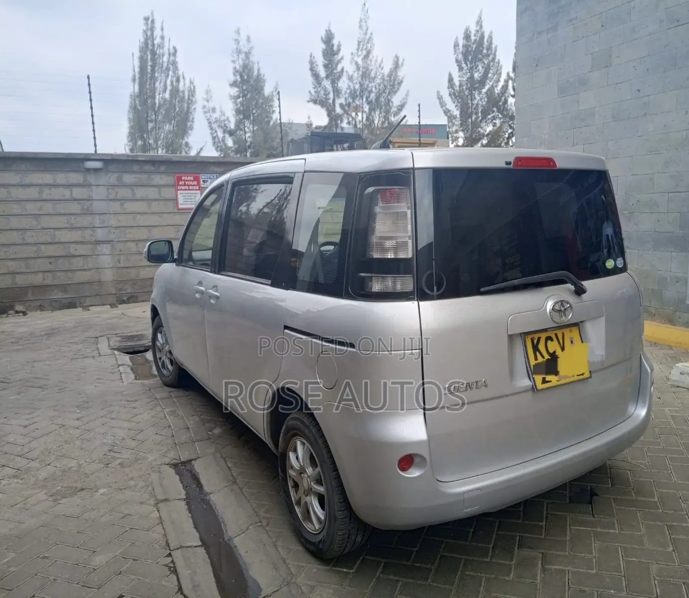 Toyota Sienta 2013 Silver