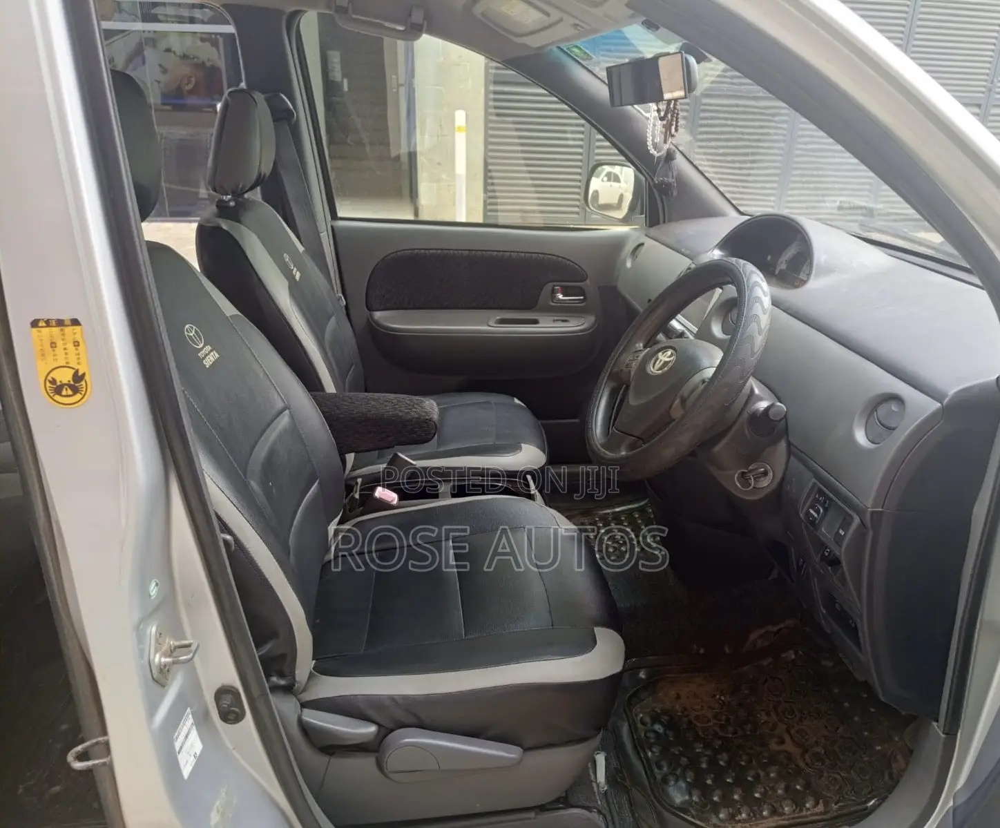 Toyota Sienta 2013 Silver