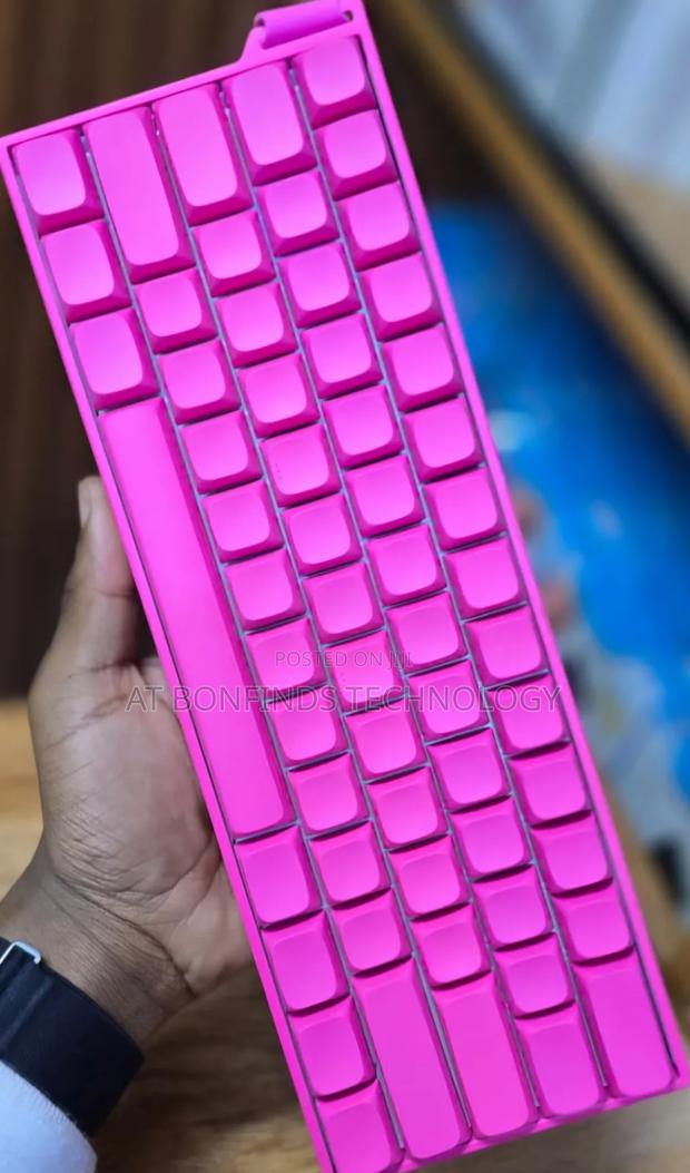 Aura Rechargeable Mechanical Keyboard - thumbnail 2