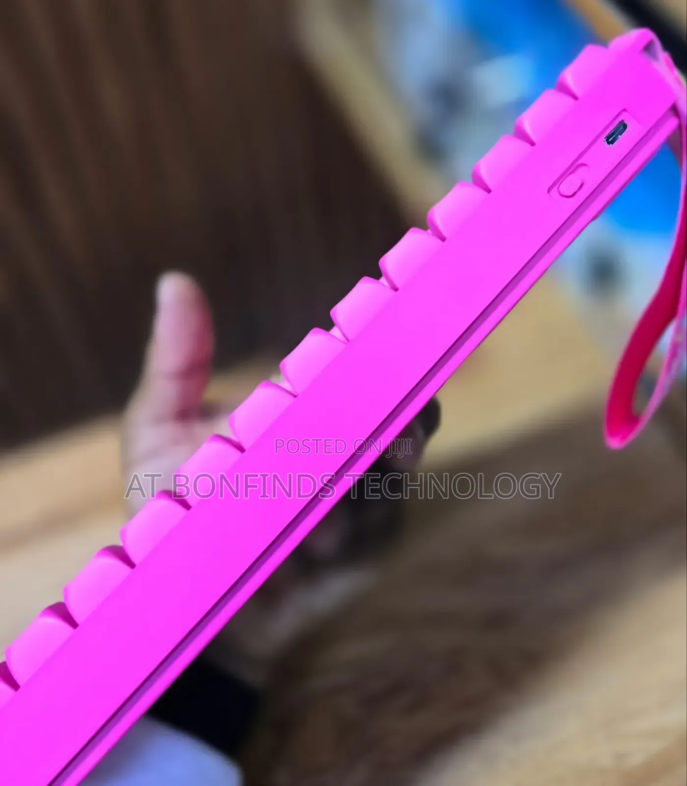 Aura Rechargeable Mechanical Keyboard
