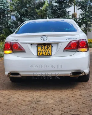 Toyota Crown 2011 White