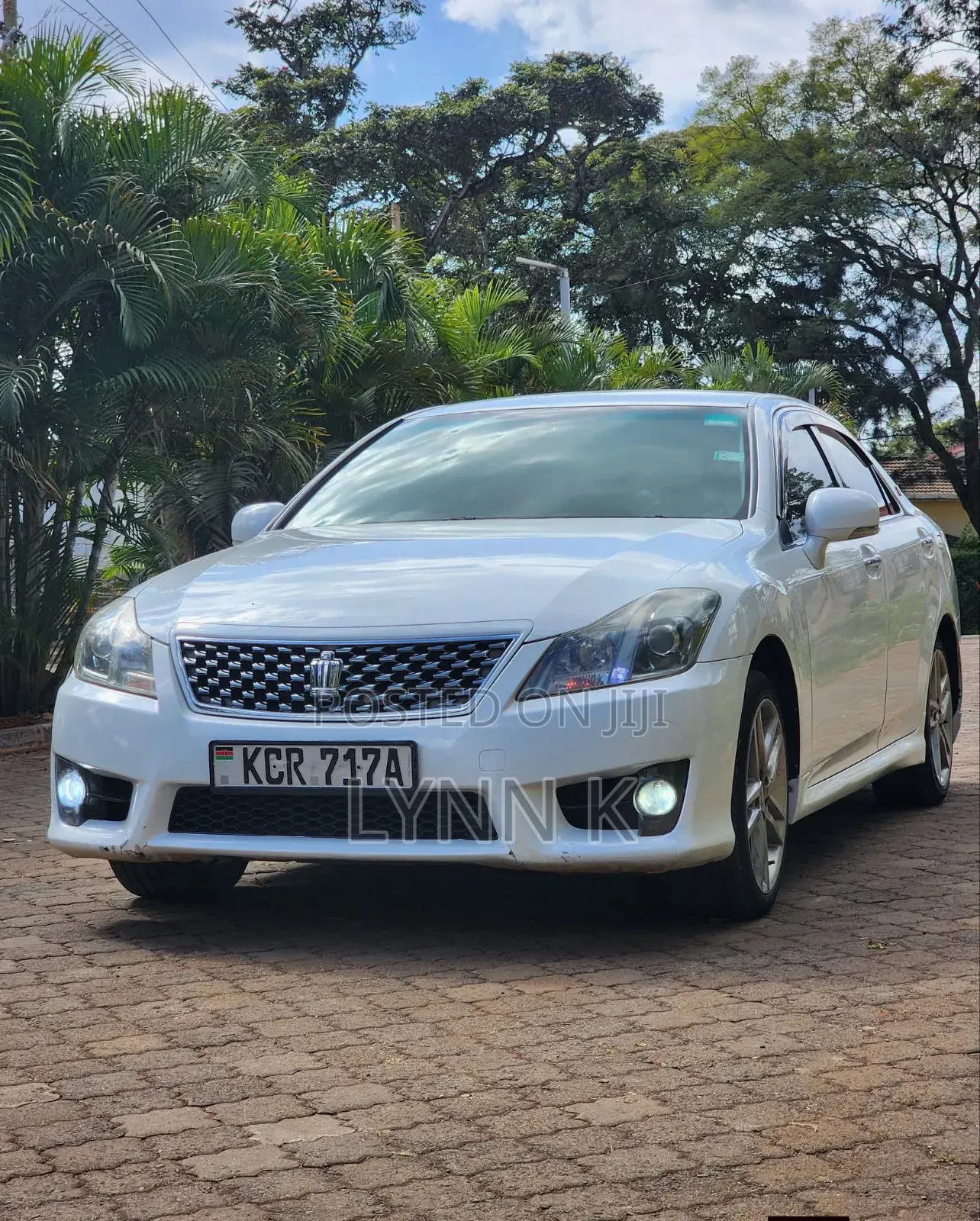 Toyota Crown 2011 White