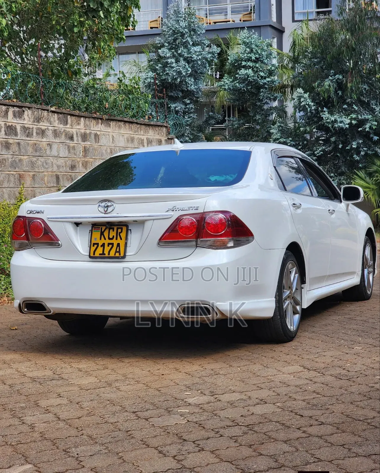 Toyota Crown 2011 White