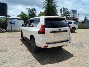 Toyota Land Cruiser Prado 2021 White