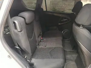 Toyota Vanguard 2010 White