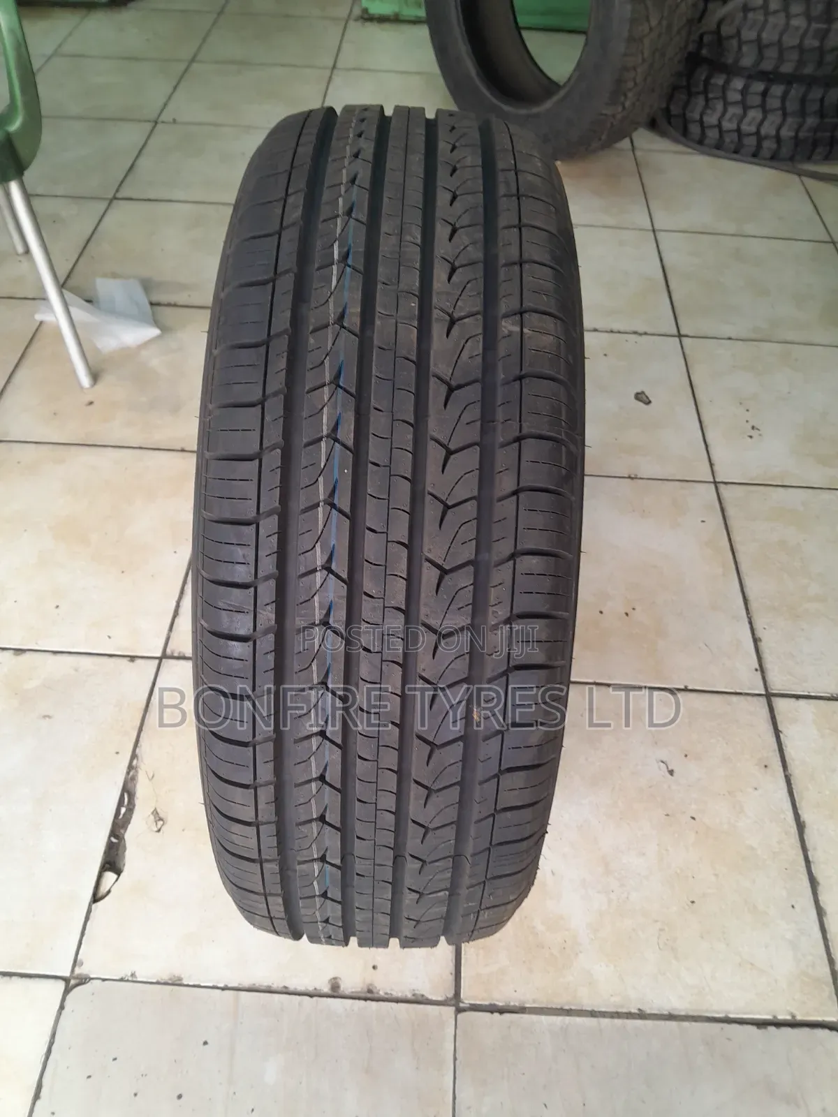 235/45r19 Centara