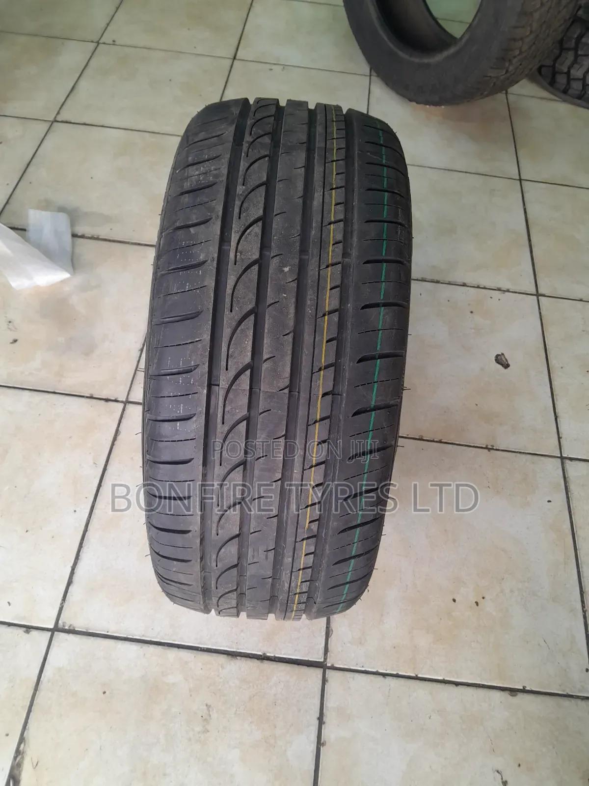 245/45r19 Centara