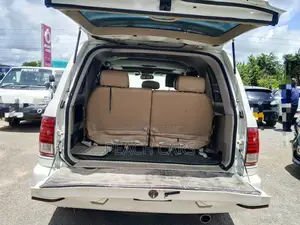 Toyota Land Cruiser 2005 White
