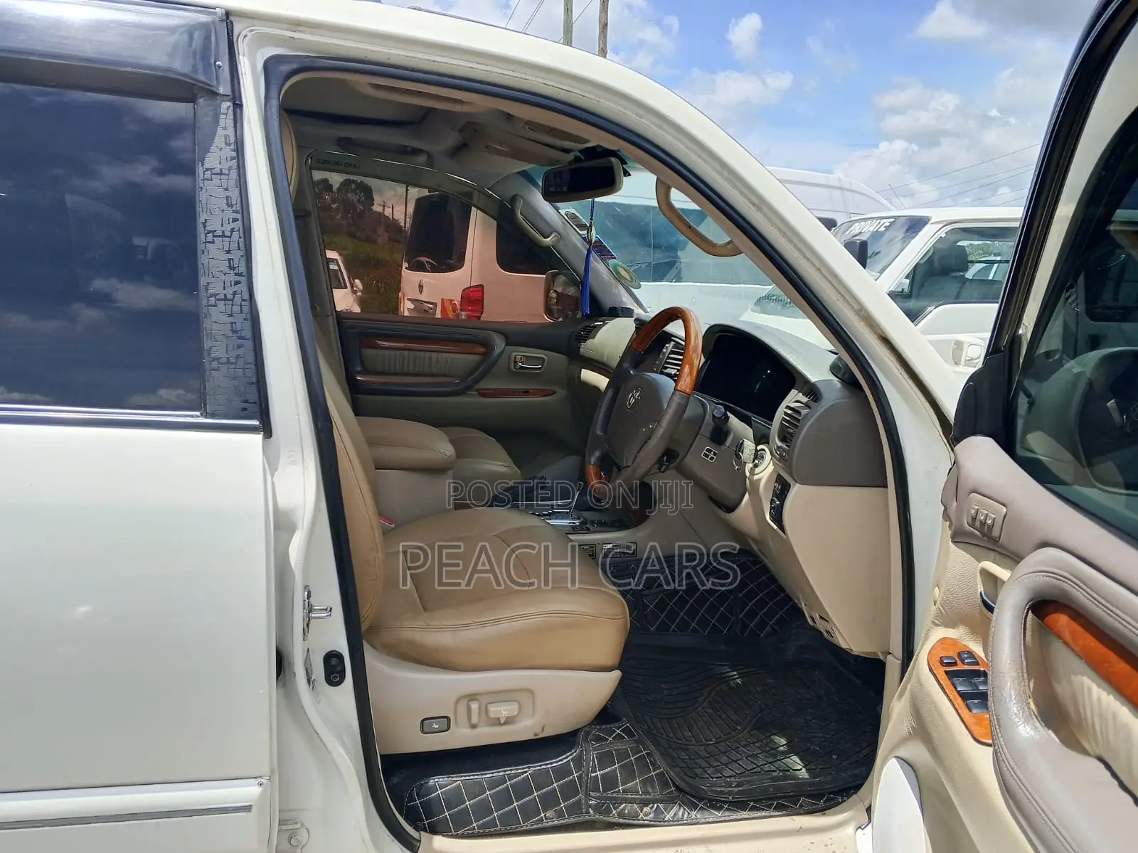 Toyota Land Cruiser 2005 White