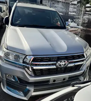 Toyota Land Cruiser 5.7 V8 VX-S 2017 Silver