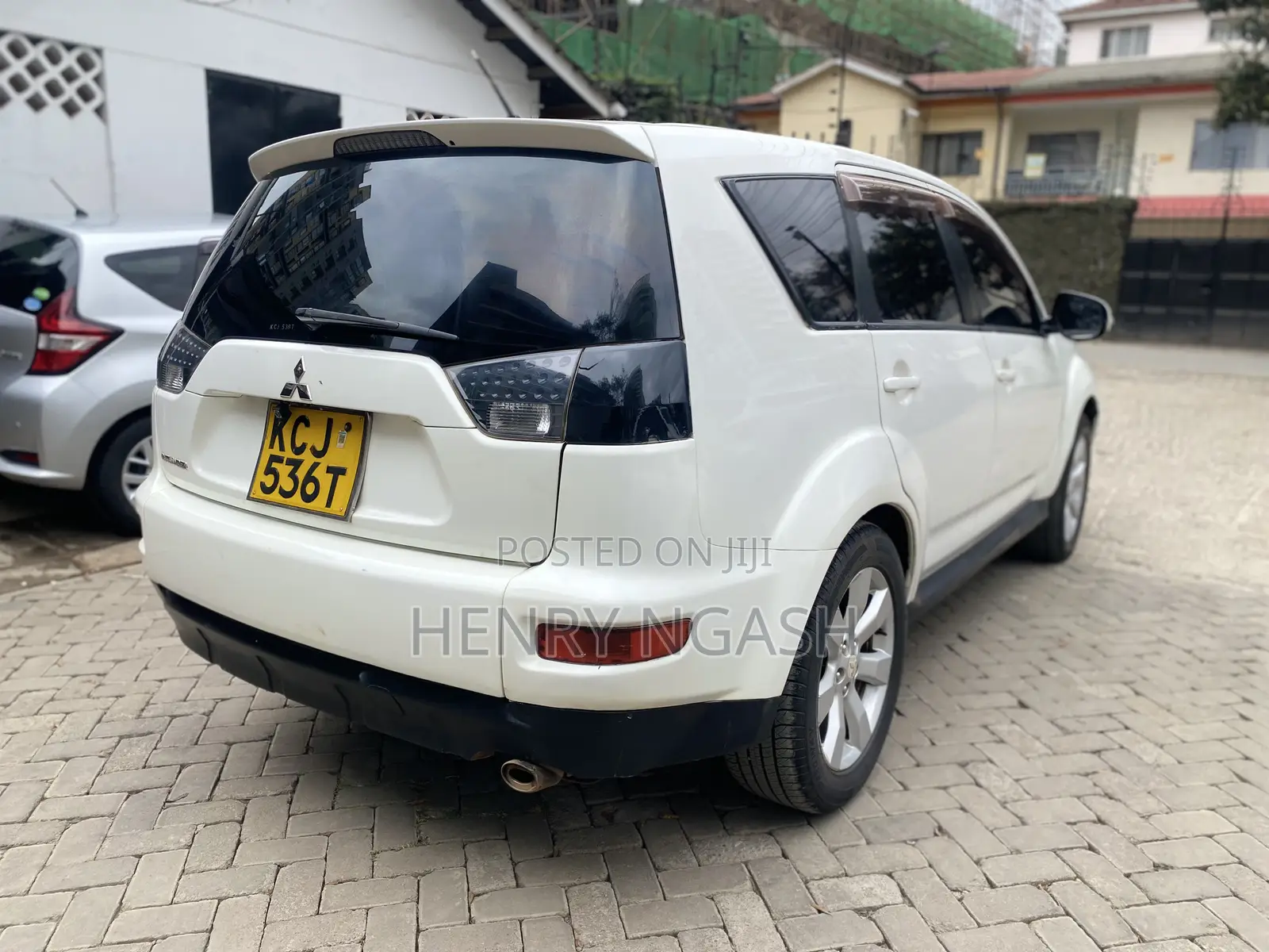 Mitsubishi Outlander 2010 White