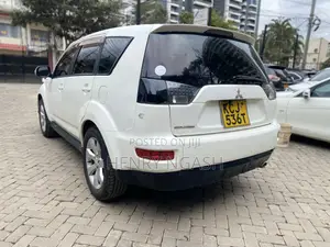 Mitsubishi Outlander 2010 White